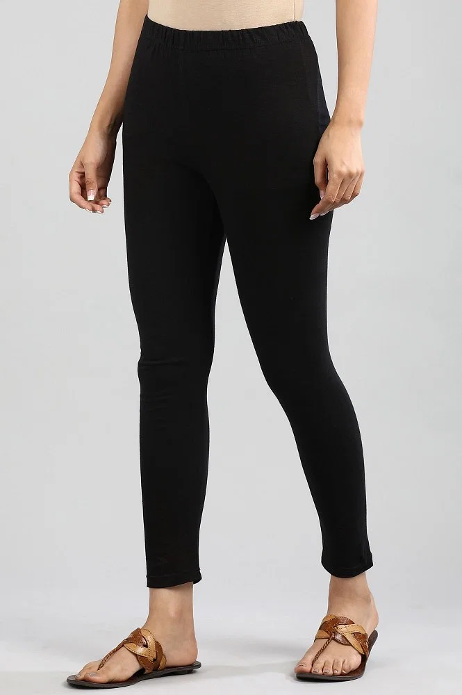 Buy online Black Solid Full Length Leggings from Capris & Leggings for  Women by Aurelia for ₹779 at 40% off