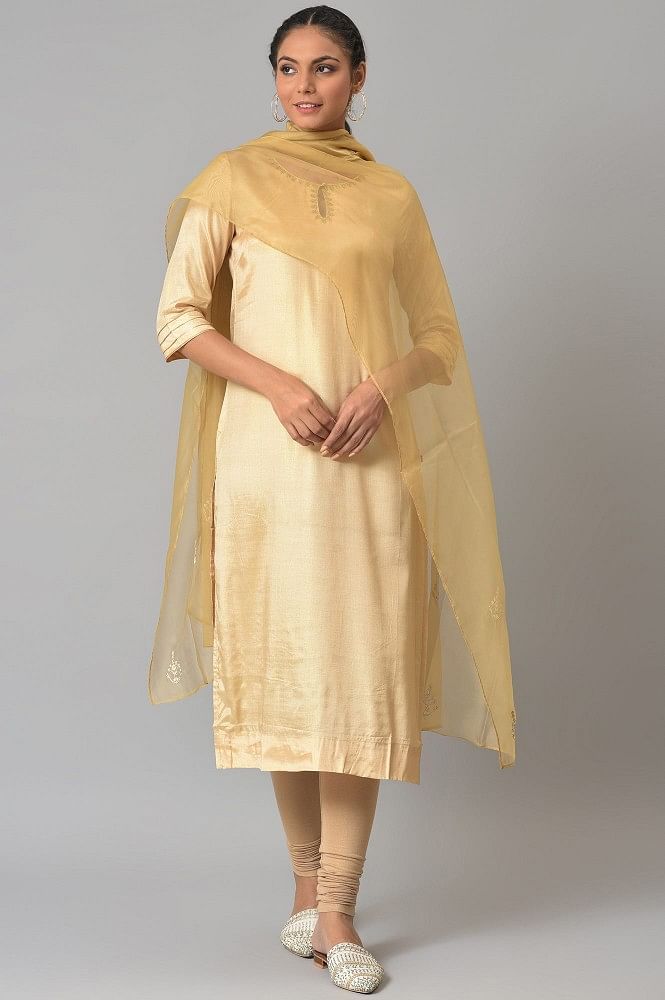 Get Ready with the Perfect Yellow Dress for Saraswati Puja | Medium