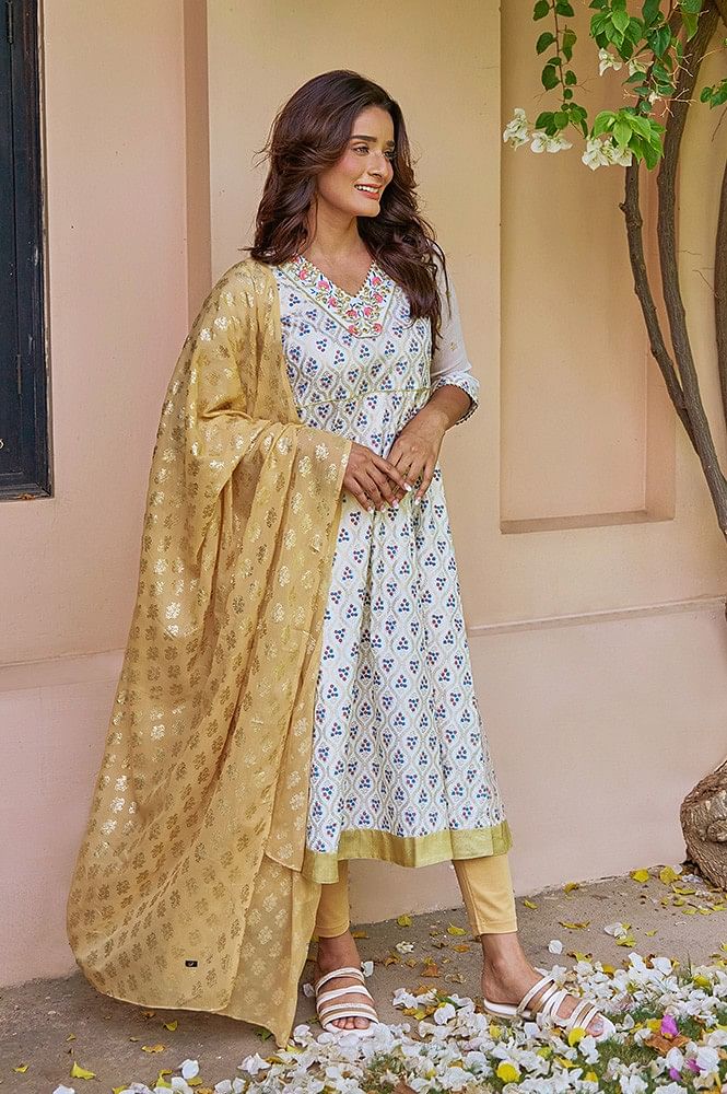 Off white and yellow embroidered kurta and pants with kota dupatta- Set Of  Three by The Hemming Bird | The Secret Label