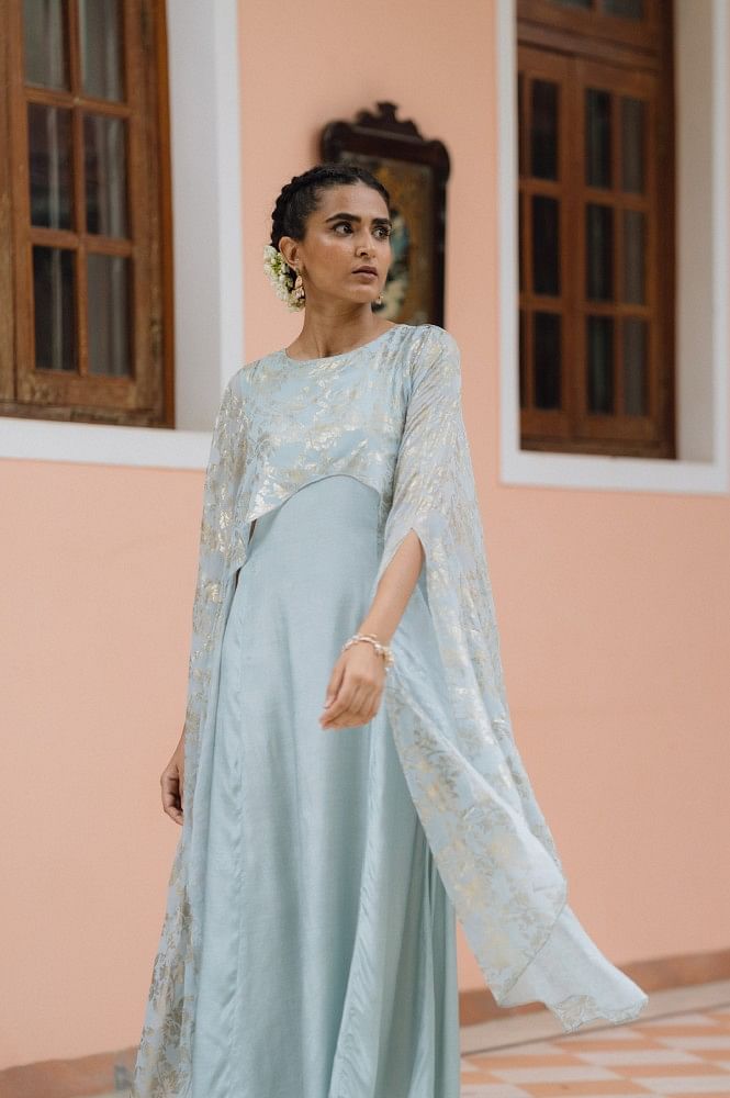 Buy Ivory Flared Skirt with Blouse and Net Dupatta Paired with Pearl Belt  by RIDHI MEHRA at Ogaan Online Shopping Site