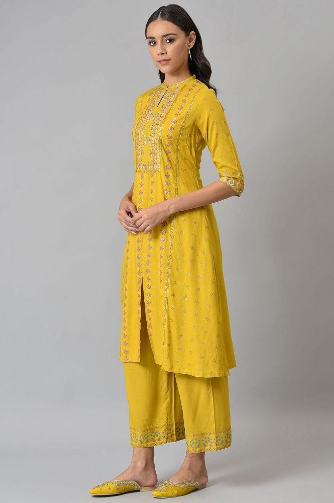 Natural Dyed Kurti with Thread and Sequins Embroidery and Parallel Pants   Mamatha Tulluri
