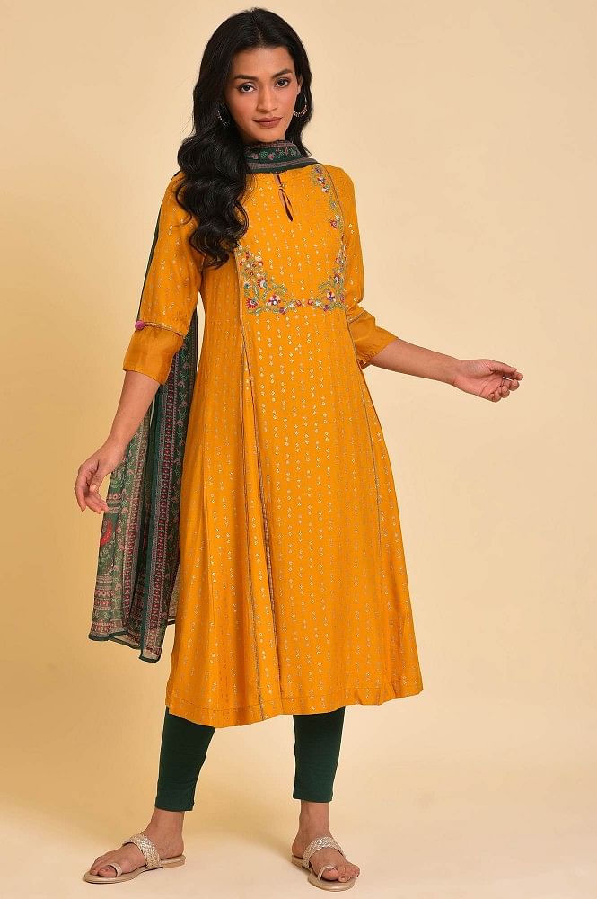 Pink hand embroidered anarkali kurta and white pants with chiffon dupatta -  set of three by Anecdotes | The Secret Label