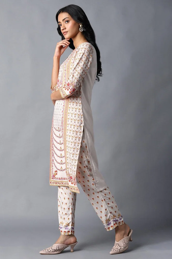 Knee Long Round Neck Velvet kurta with pant at Rs 1499/piece in