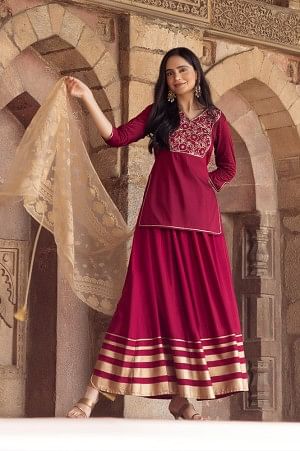 Buy online Red Gold Print Kurta Skirt Set from ethnic wear for Women by  Aurelia for ₹2019 at 39% off | 2024 Limeroad.com