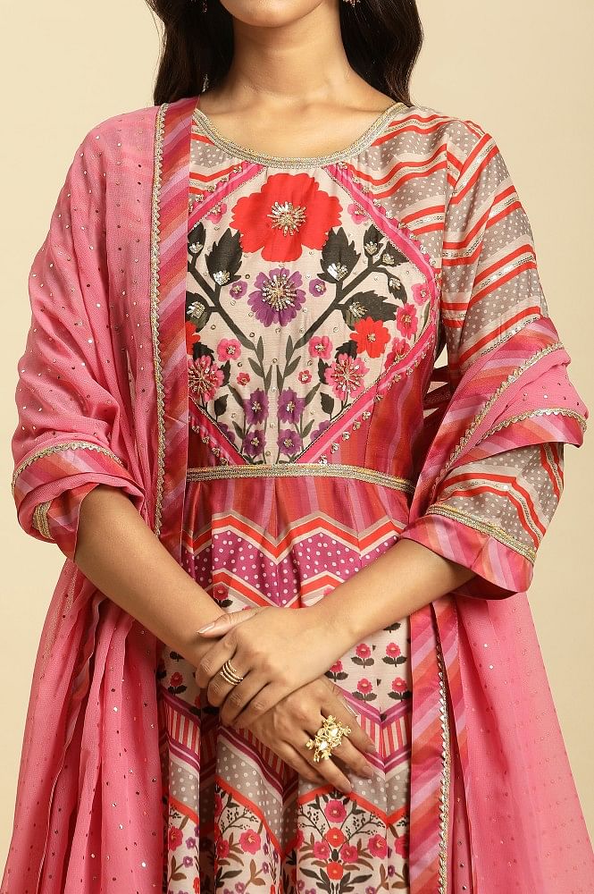 Anarkali Pakistani Dress Designs 2022 - Pakistani Suits - SareesWala.com