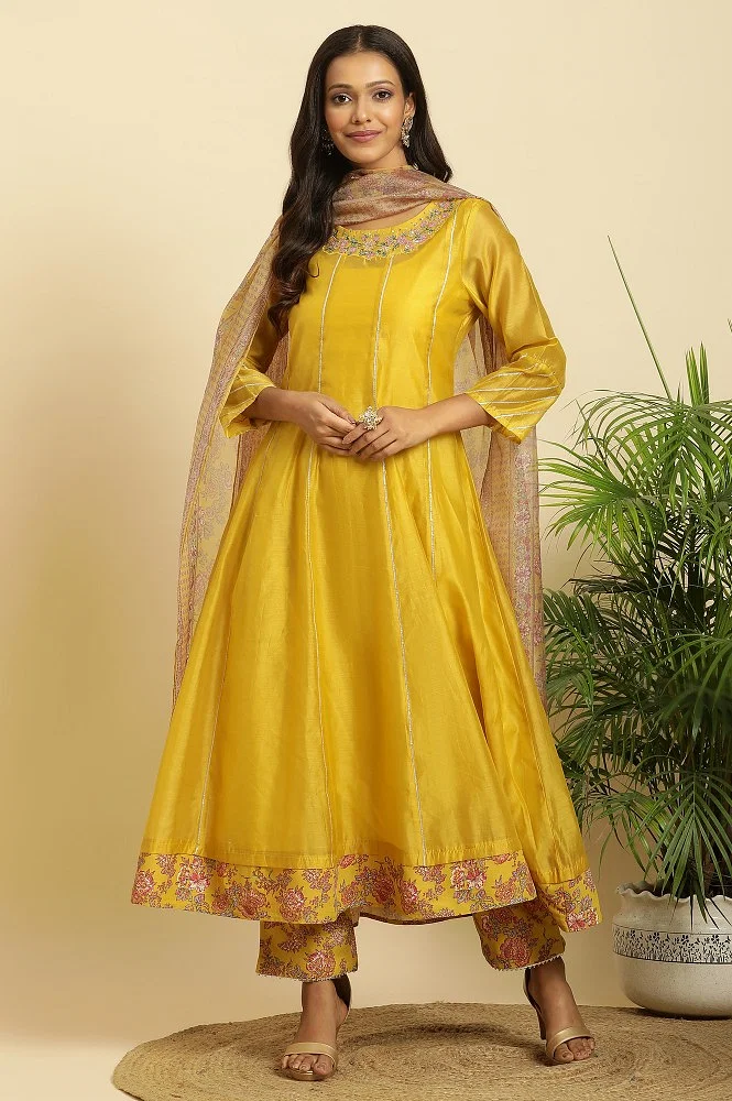 lavanya the label on X: Yellow Jacquard Kurta Set Is live on our website  shop now 🪷💛🫶 Be the part of our fashion squad 🔥✨ Discover allure at  LavanyaTheLabel.com- Unveil the latest
