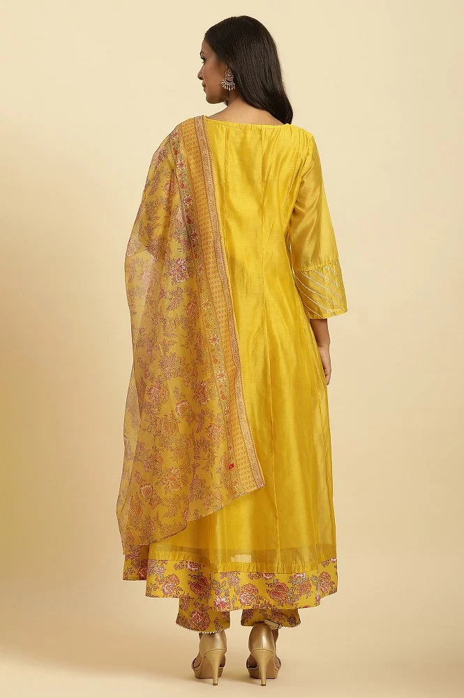 lavanya the label on X: Yellow Jacquard Kurta Set Is live on our website  shop now 🪷💛🫶 Be the part of our fashion squad 🔥✨ Discover allure at  LavanyaTheLabel.com- Unveil the latest