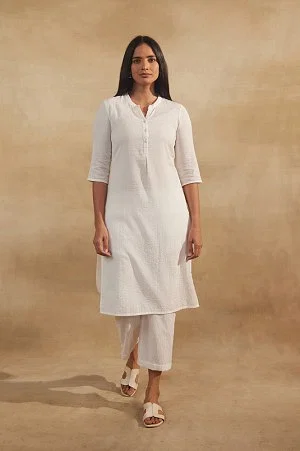 Aaivi Women White Cotton Kurta with Golden Lurex and three-quarter