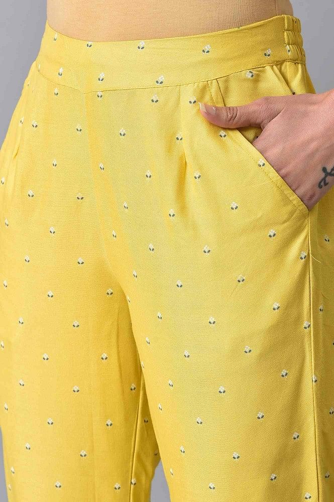 23 Spring Outfits With Yellow Pants For Women - Styleoholic