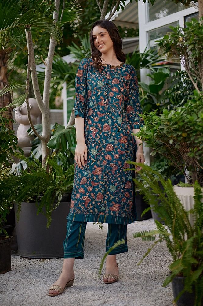Buy Mind blowing Off White Organza Digital Print Kurta with Pants and  Dupatta - Inddus.in